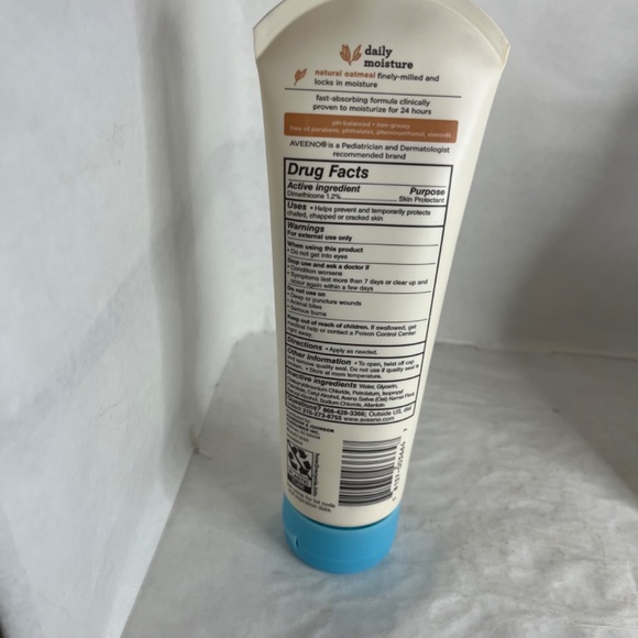 Aveeno Baby Fragrance Free Daily Moisture Lotion and Protectant 8 oz - Picture 2 of 4